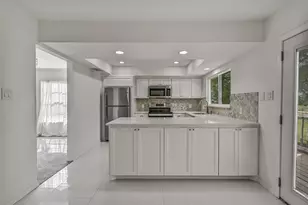 628 E Castle Harbour Dr, Friendswood, TX 77546 - Photo 10