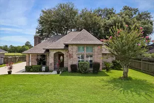 3607 Blue Wing Dr, Dickinson, TX 77539 - Photo 2