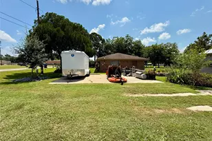 317 Crews Way, West Columbia, TX 77486 - Photo 24