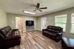 317 Crews Way, West Columbia, TX 77486 - Photo 8