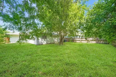 5822 Glenhurst Drive, Houston, TX 77033 - Photo 24