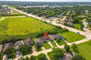4131 Country Club Dr, Dickinson, TX 77539 - Photo 6