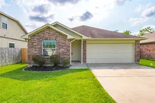 4131 Country Club Dr, Dickinson, TX 77539 - Photo 2
