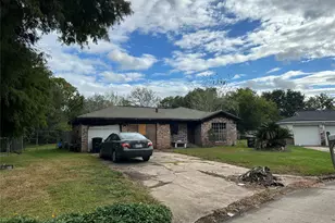 610 Linda Ln, Alvin, TX 77511 - Photo 1