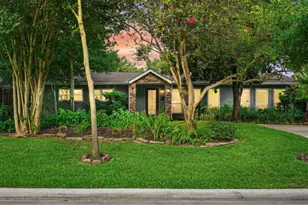 1320 Woodvine Dr, Houston, TX 77055 - Photo 1
