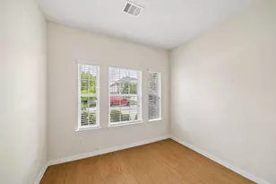 7534 Abbey Point Ln, Houston, TX 77049 - Photo 6