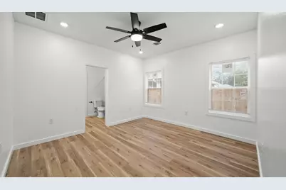 1504 W Blum Street #B, Alvin, TX 77511 - Photo 10