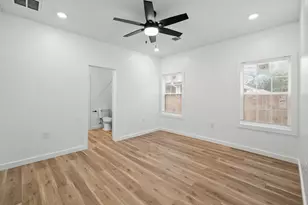 1504 W Blum St, Alvin, TX 77511 - Photo 10