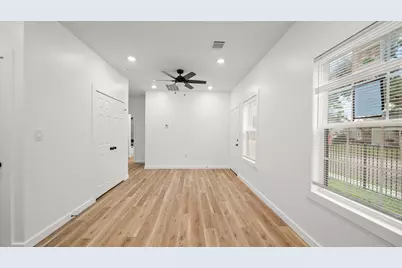 1504 W Blum Street #B, Alvin, TX 77511 - Photo 4