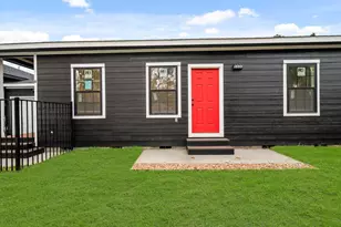 1504 W Blum St, Alvin, TX 77511 - Photo 1