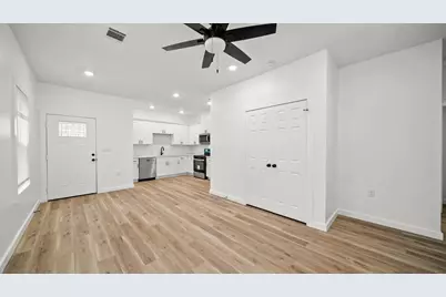 1504 W Blum Street #B, Alvin, TX 77511 - Photo 6