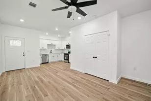 1504 W Blum St, Alvin, TX 77511 - Photo 6