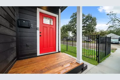 1504 W Blum Street #B, Alvin, TX 77511 - Photo 2