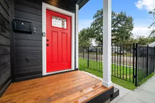 1504 W Blum St, Alvin, TX 77511 - Photo 2