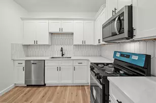 1504 W Blum St, Alvin, TX 77511 - Photo 8