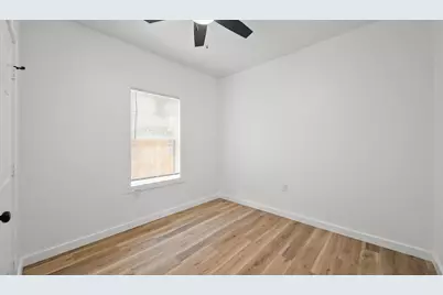 1504 W Blum Street #B, Alvin, TX 77511 - Photo 18