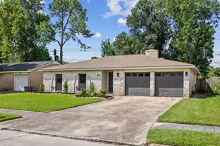 16910 David Glen Dr, Friendswood, TX 77546 - Photo 2