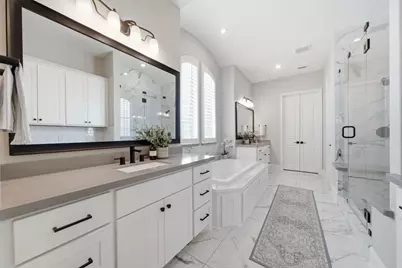 933 Blackshire Lane, Houston, TX 77055 - Photo 10