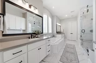 933 Blackshire Ln, Houston, TX 77055 - Photo 10