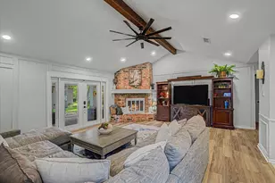 109 Southern Oaks Dr, Lake Jackson, TX 77566 - Photo 6