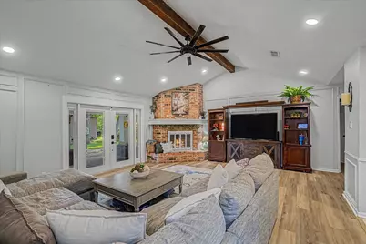 109 Southern Oaks Drive, Lake Jackson, TX 77566 - Photo 6