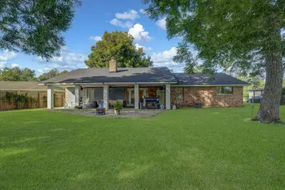 109 Southern Oaks Drive, Lake Jackson, TX 77566 - Photo 32