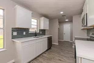 3828 Anderson Villa, Orange, TX 77630 - Photo 2