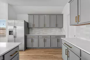 2018 Penwern Aly Ln, League City, TX 77573 - Photo 8