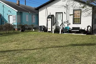 4009 Avenue L, Galveston, TX 77550 - Photo 12