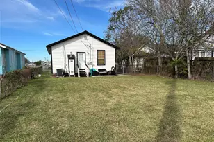 4009 Avenue L, Galveston, TX 77550 - Photo 10