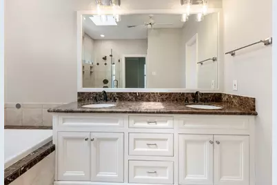 1007 Oakland Court, Sugar Land, TX 77498 - Photo 18