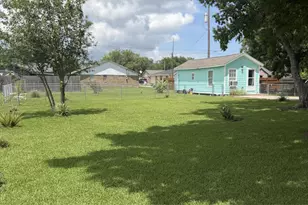 1714 N Avenue Q, Freeport, TX 77541 - Photo 16
