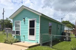 1714 N Avenue Q, Freeport, TX 77541 - Photo 1