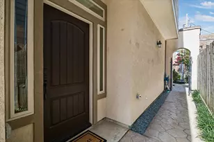 903 Asbury St, Houston, TX 77007 - Photo 2