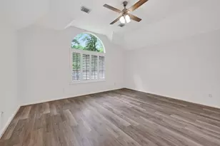 46 E Hobbit Glen Dr, Conroe, TX 77384 - Photo 20