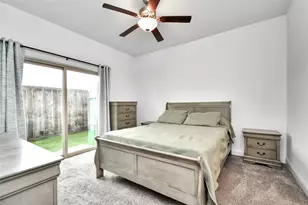 11012 Mikula Dr, Houston, TX 77043 - Photo 30