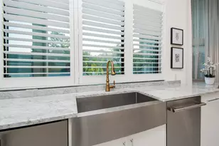 32 E Shady Ln, Houston, TX 77063 - Photo 18