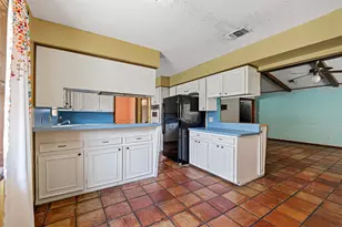 7707 Burning Hills Dr, Houston, TX 77071 - Photo 16