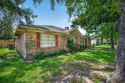 7707 Burning Hills Drive, Houston, TX 77071 - Photo 2