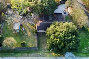 3706 College St, Damon, TX 77430 - Photo 2