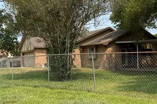 11631 Corkwood Dr, Houston, TX 77089 - Photo 2