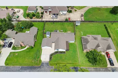 110 Dozent Lane, Baytown, TX 77521 - Photo 32