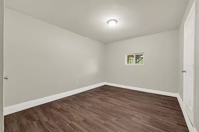 5714 Peacock Street, Houston, TX 77033 - Photo 20