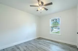 9818 Toucan Ln, Conroe, TX 77385 - Photo 14