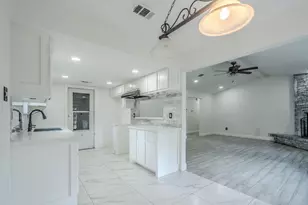 9818 Toucan Ln, Conroe, TX 77385 - Photo 6