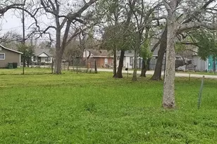 3219 Des Chaumes St, Houston, TX 77026 - Photo 2