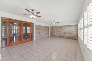 983 W Donovan St, Houston, TX 77091 - Photo 16