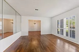 983 W Donovan St, Houston, TX 77091 - Photo 8