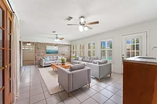 983 W Donovan St, Houston, TX 77091 - Photo 14