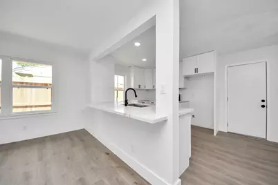 11222 Cliffwood Drive, Houston, TX 77035 - Photo 10